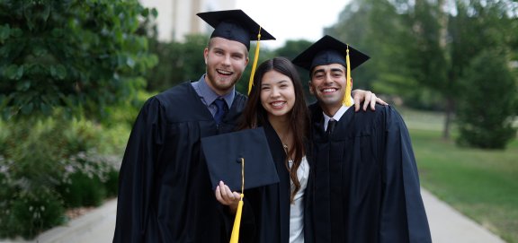 UGA Graduation Cap, Gown and Tassel – universityspirit.com